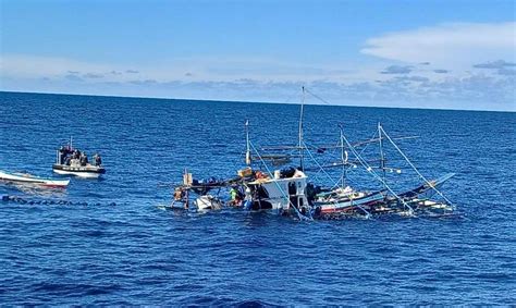 PCG: 2 Pinoy fishers hurt after boat explodes near Bajo de .